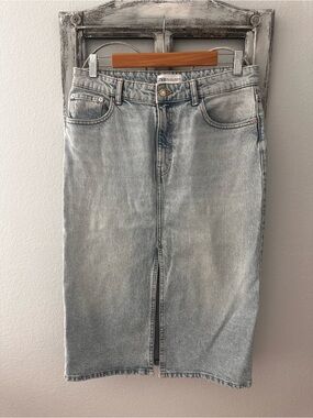 ZARA Light Wash Denim Midi Skirt with Front Slit